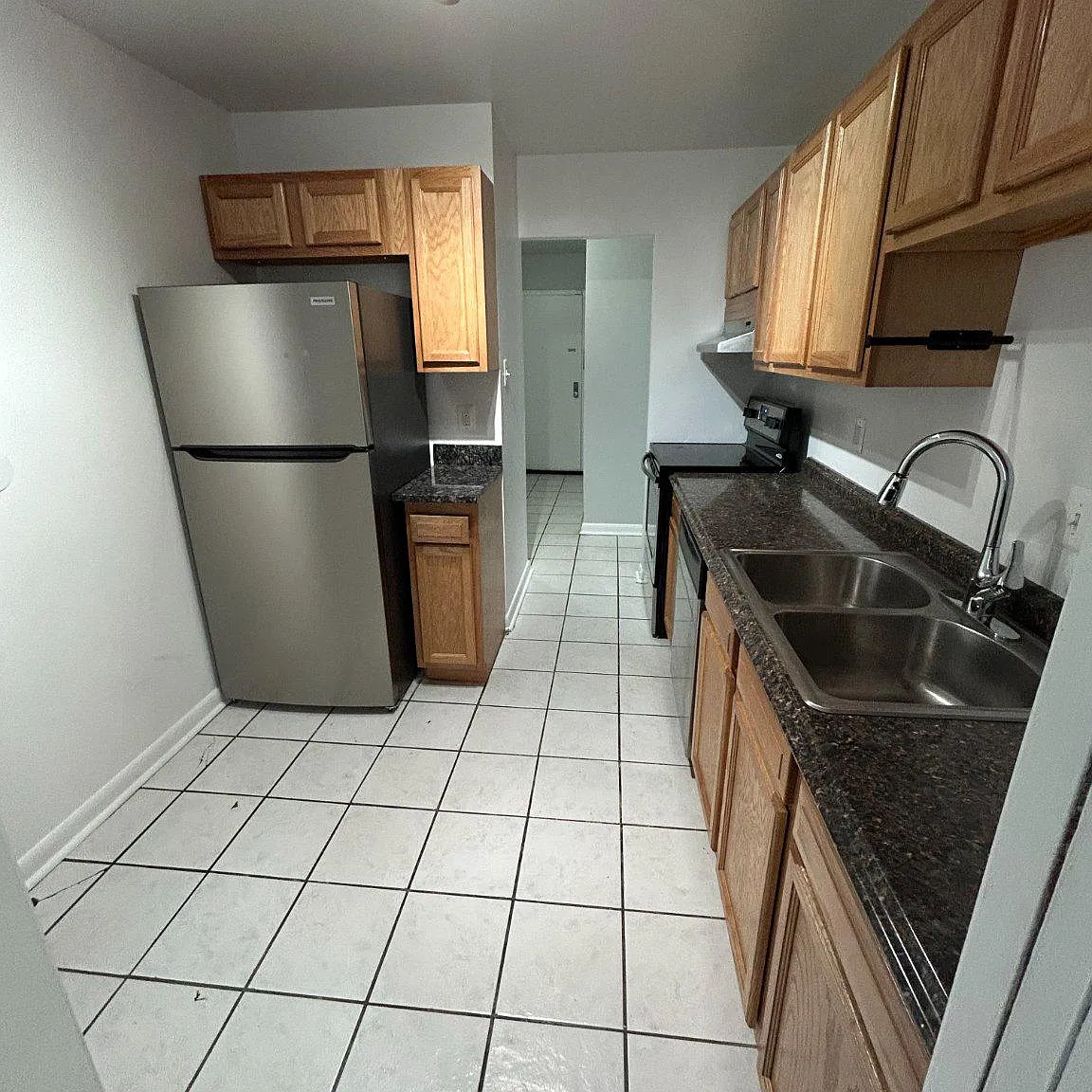 2 bed, 2.0 bath, 907 sqft, $1,949 — Photo 3