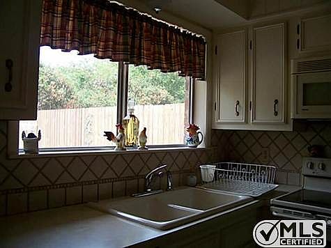 4th image of 204 W Garrity St