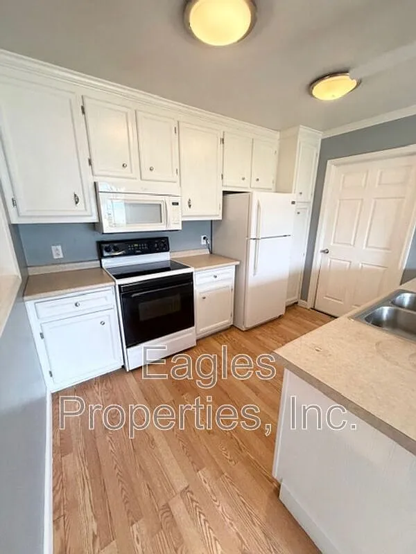 3 bed, 2.0 bath, $1,600 — Photo 4
