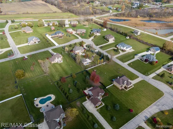 38615 Willow Rd, New Boston, MI 48164