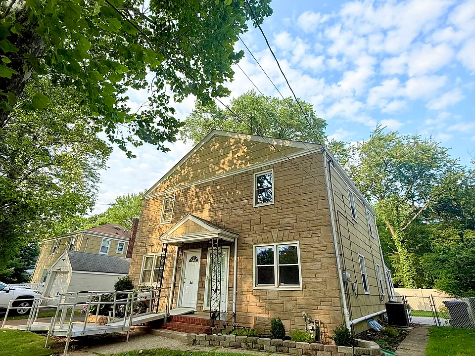 32 Robins Pl