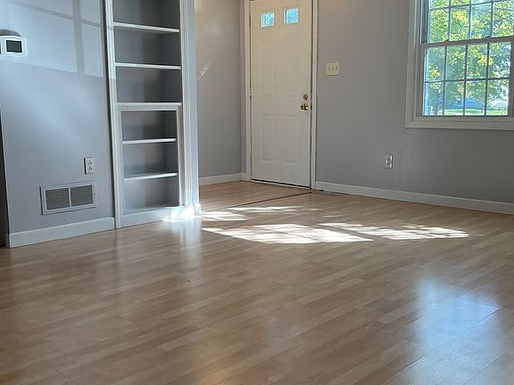 4th image of 2994 Grandwoods Cir