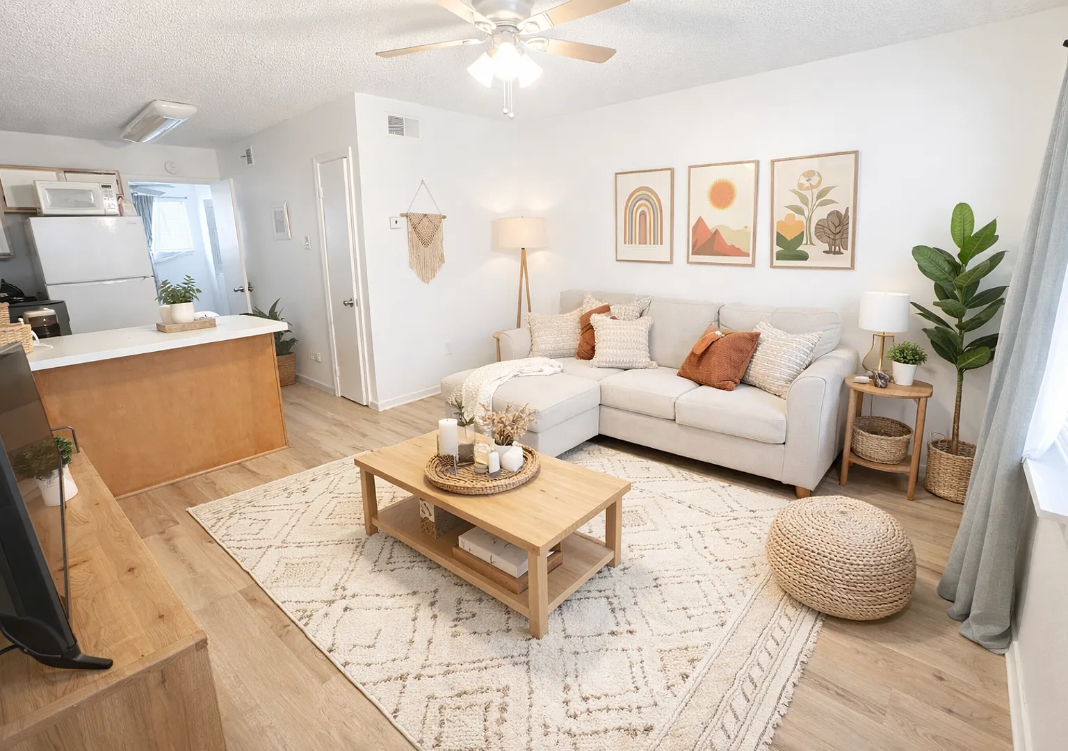 True 1 Bedroom Overlooking Doak Campbell — Photo 1