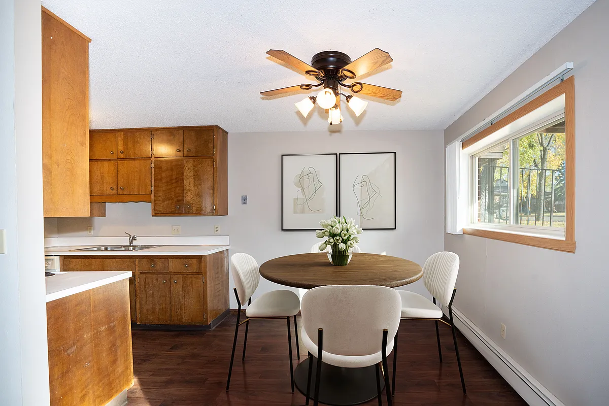 Fargo, ND Country Club Apartments | 21B | Dining - Country Club