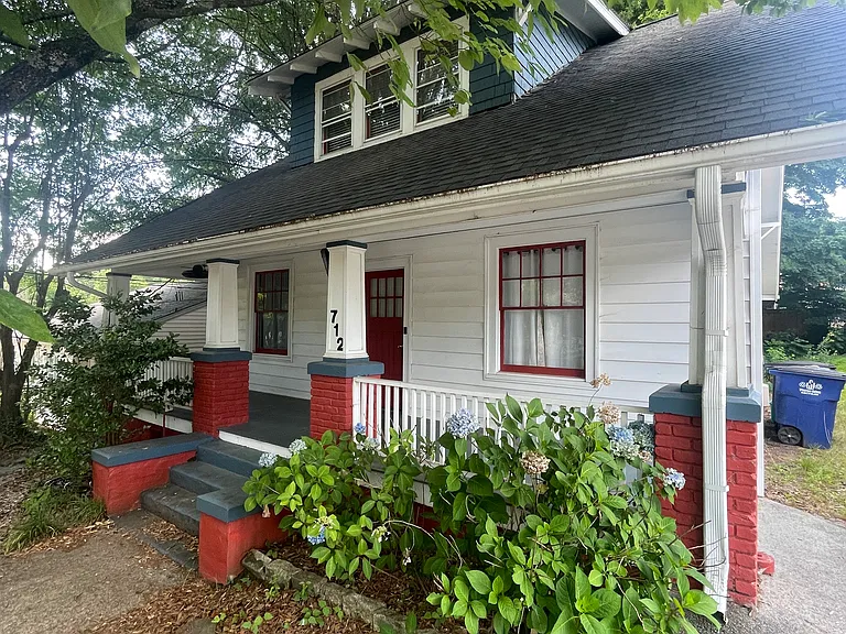 712 Laurel St — Photo 2