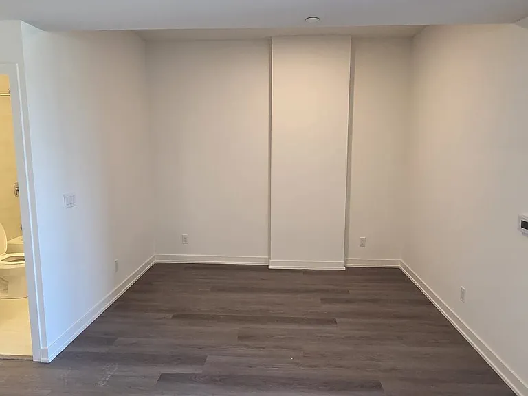 33 Erie Ave #404 — Photo 10