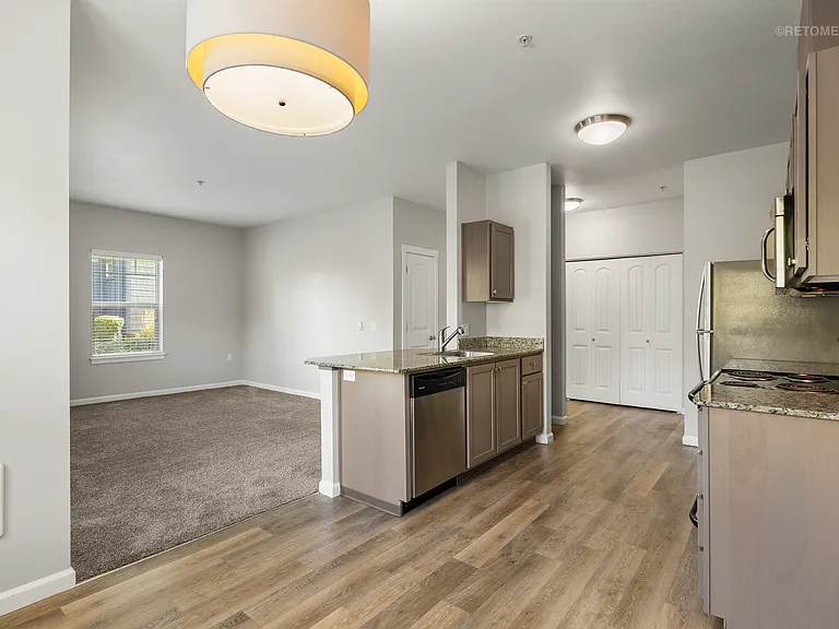 Keizer Station Apartments — Photo 3