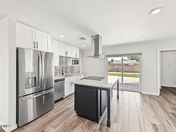 4th image of 827 W ROMO JONES Street