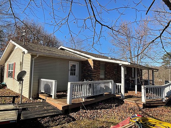 5th image of 121 Windcrest Dr