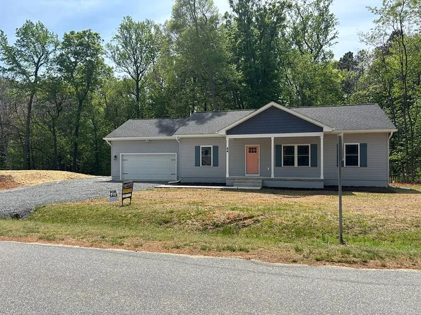 53 Bay Pointe Dr, Montross, VA 22520