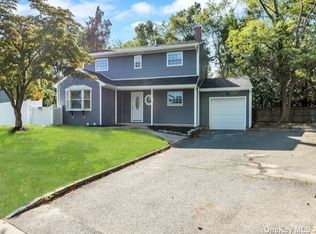 6 Parnet Ct, Port Jefferson Station, NY 11776