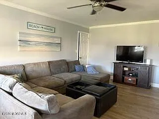 2 bed, 1.5 bath, 1036 sqft, $2,250 — Photo 2