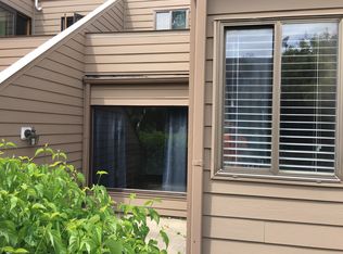 3353 Beacon St APT B26, North Chicago, IL 60064