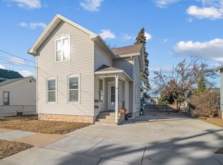 352 W 8th Ave, Oshkosh, WI 54902