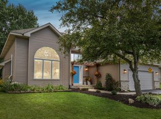 660 McFaddens Trl, Eagan, MN 55123