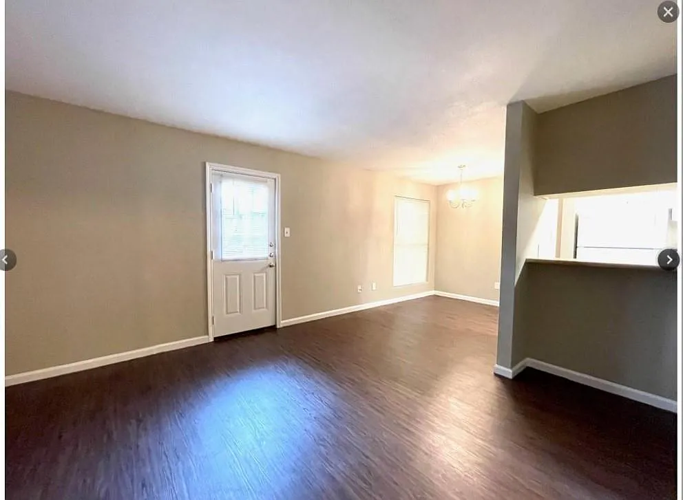 2 bed, 1.5 bath, 1221 sqft, $1,095 — Photo 3