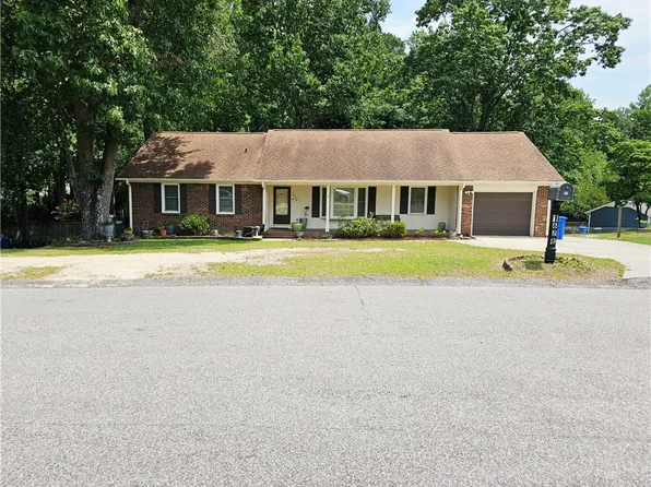 1628 Sweetgum Cir, Fayetteville, NC 28304
