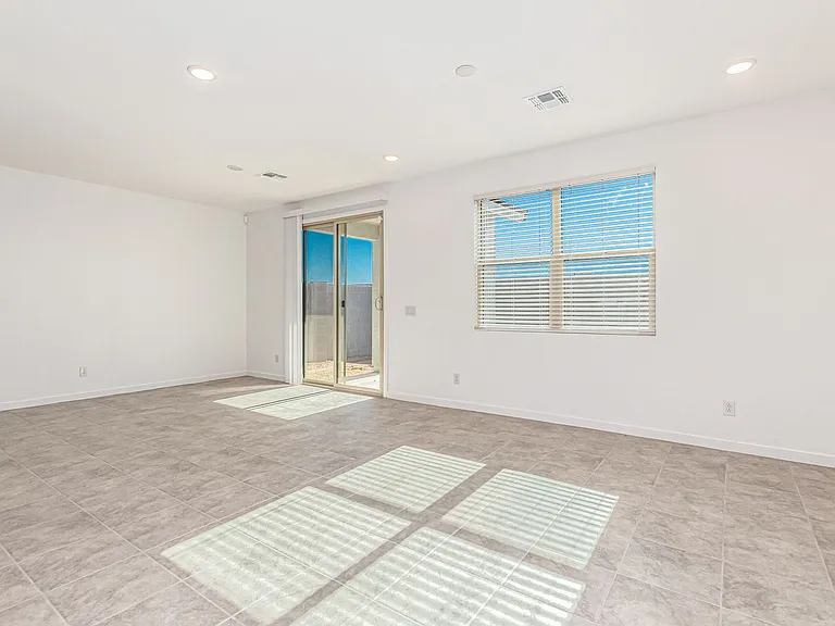 8821 W Agora Ln — Photo 4