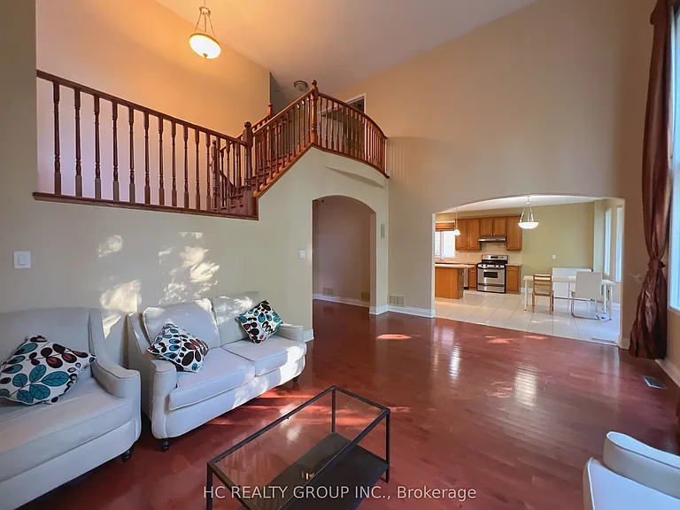 73 Burndenford Cres — Photo 2