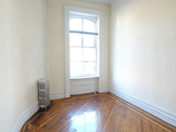 3rd image of 140 Montague St APT 6