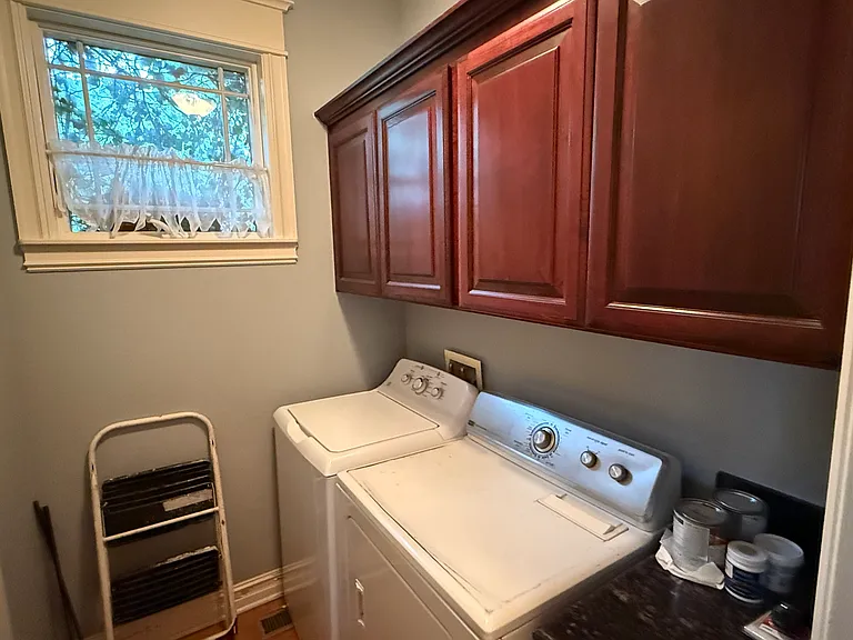 Large laundry near kitchen on 1st floor