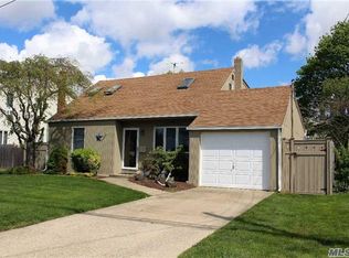 17 Elgin Rd, Amityville, NY 11701