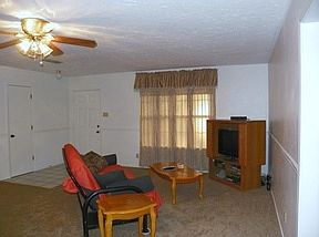 3rd image of 409 Pine Cir