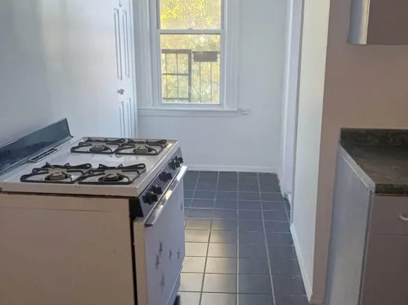 422 Saint Pauls Avenue image 7 of 11