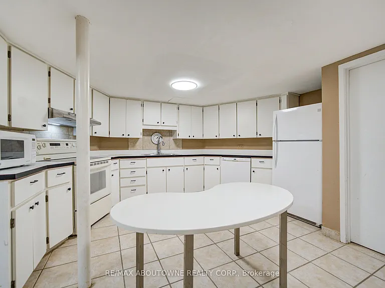 1156 Old Colony Rd #LOWER — Photo 15