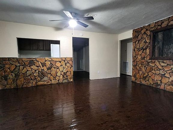 2nd image of 2828 Mineola Dr