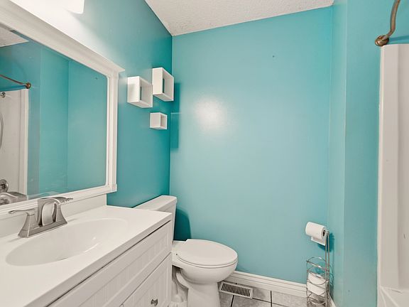 5th image of 725 W Lockwood St