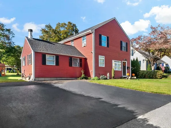 135 Grove Ave, Somerset, MA 02726