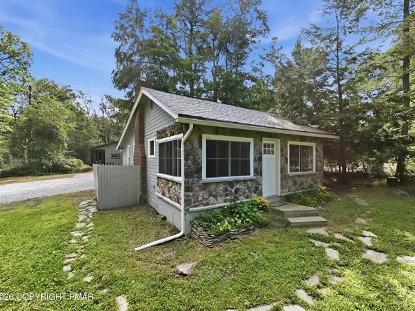 126 W View Cir, East Stroudsburg, PA 18302