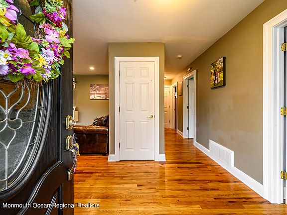 3rd image of 477 Kingsley Ct