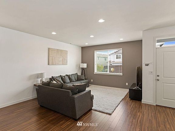 2nd image of 11505 174th St E