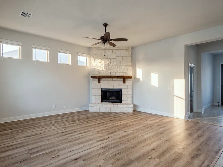 1514 Nighthawk Ln — Photo 3