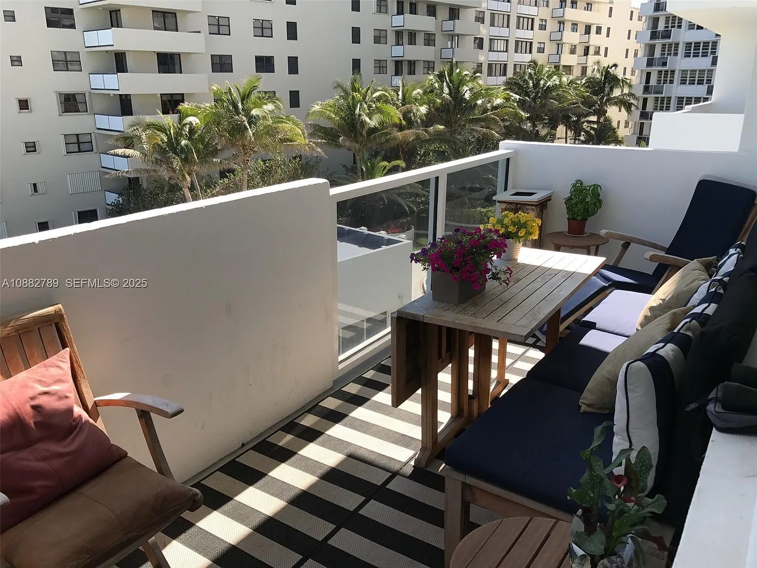 The Decoplage Condo — Photo 4