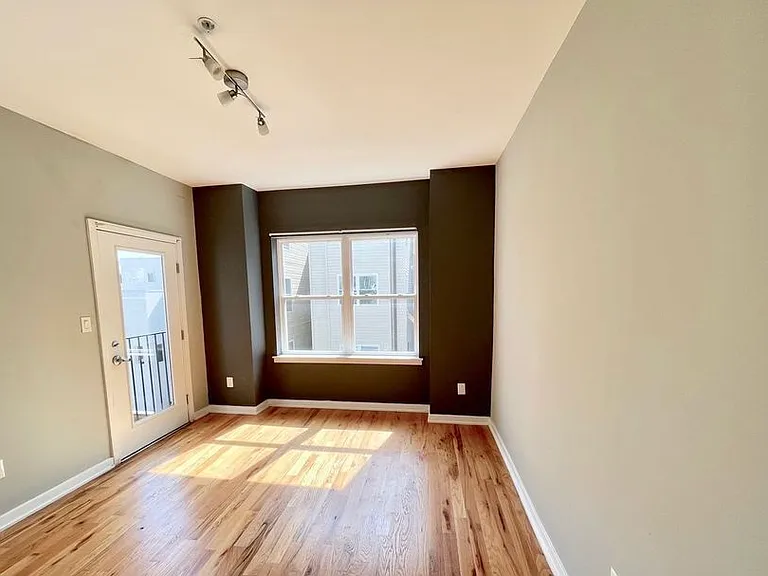 533 Budd St #2C — Photo 2