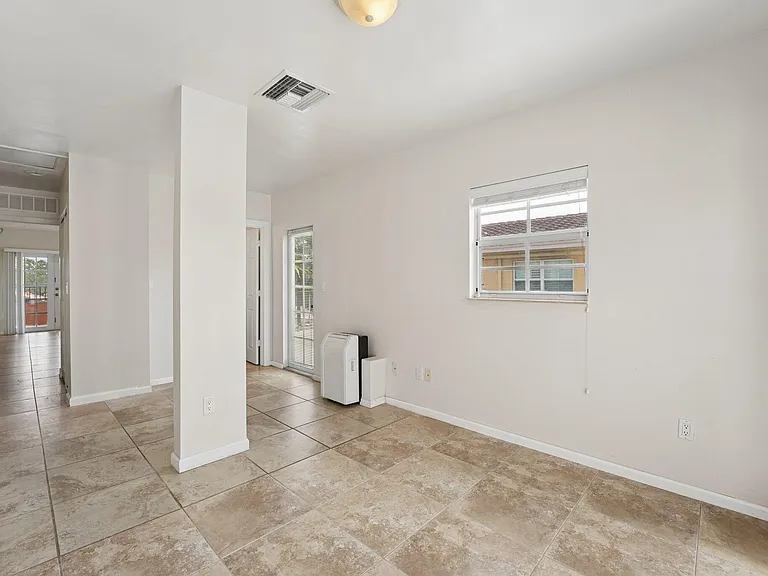 819 SW 7th Ave — Photo 30