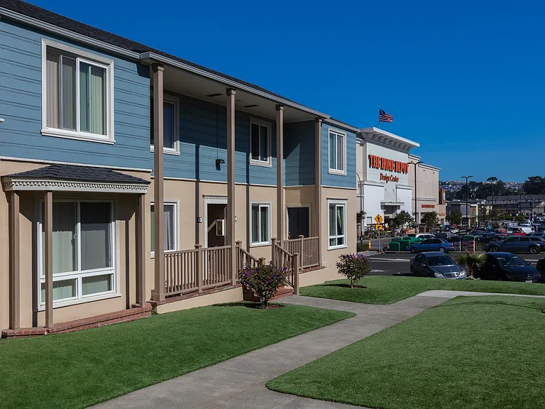 Westlake Apartments — Photo 23