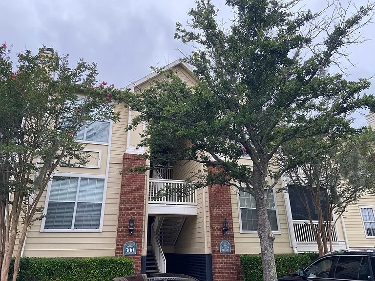 1600 Long Grove Dr #422 — Photo 1