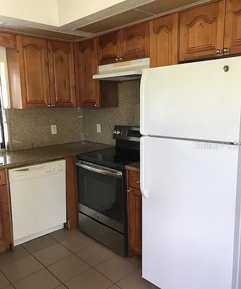25385 Sandhill Blvd #E1 — Photo 3