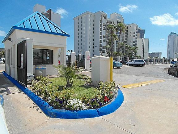 5th image of 406 Padre Blvd