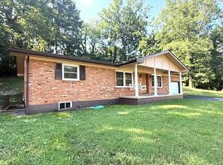 201 Clearwater Dr, Covington, VA 24426