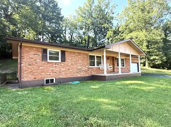 201 Clearwater Dr, Covington, VA 24426