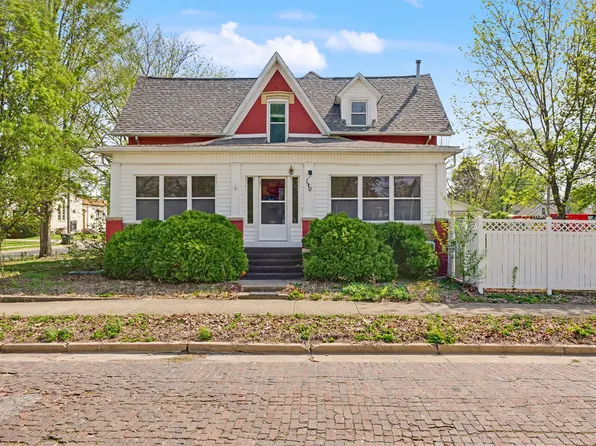 110 N Pike St, Oakland, IL 61943