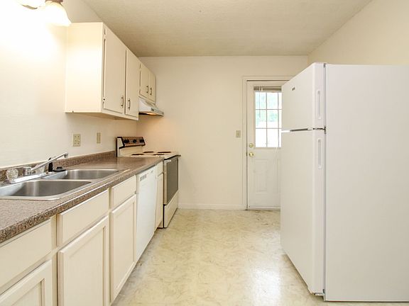 3rd image of 1612 Anthony St APT 6