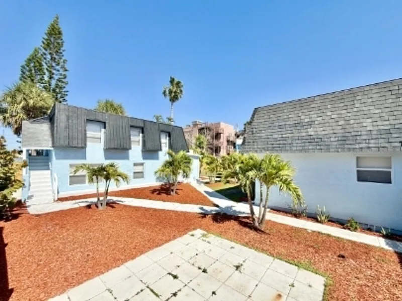 Building Photo - 14125 Palm St #5