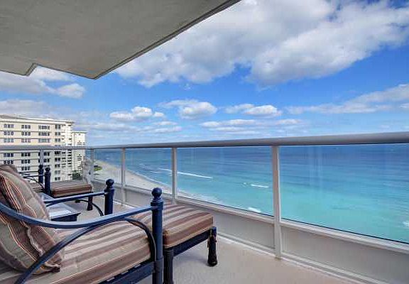 Home For Sale In Sabal Point