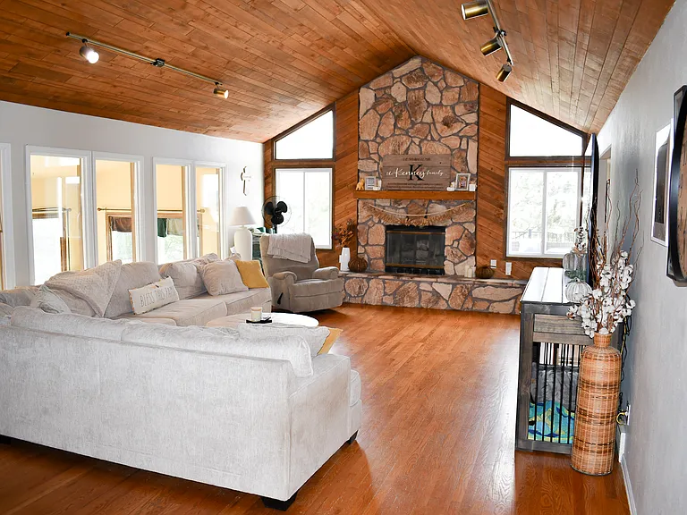 1020 Point Of The Pines Dr — Photo 11